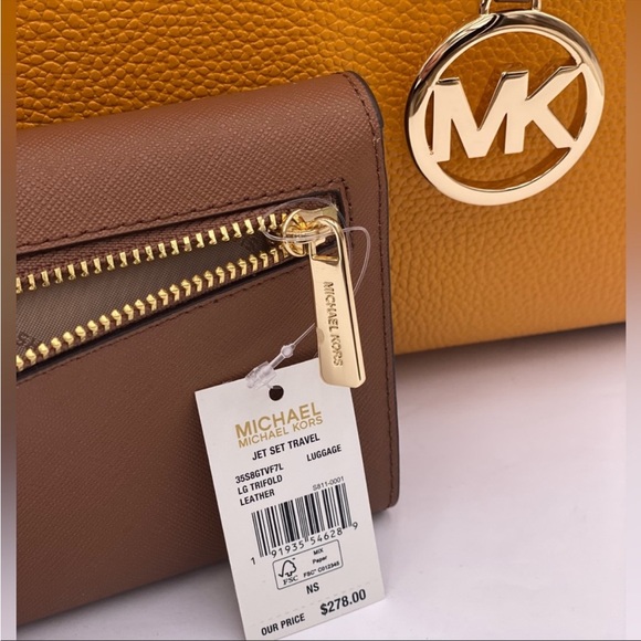 MICHAEL KORS MERCER MEDIUMBELTED SATCHEL AND WALLET SET